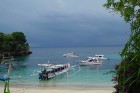 Tūristu iecienītākais transporta veids, lai dotos ekskursijās uz citām salām, piemēram, Lembonganas salu, tiek izmantotas motorizētas laivas 19