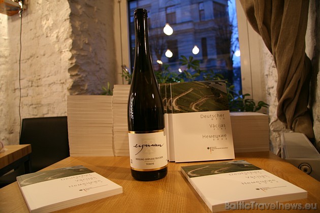 Vīna studijā tika prezentēta Margitas Hēberlas grāmata Vācijas vīni trijās valodās - vācu, krievu un latviešu 30158