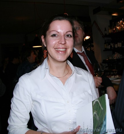 Advokāte Anete Bergmane apliecina, ka pēc laba padarīta darba vācu vīns jauki iederas dienas izskaņā 30164