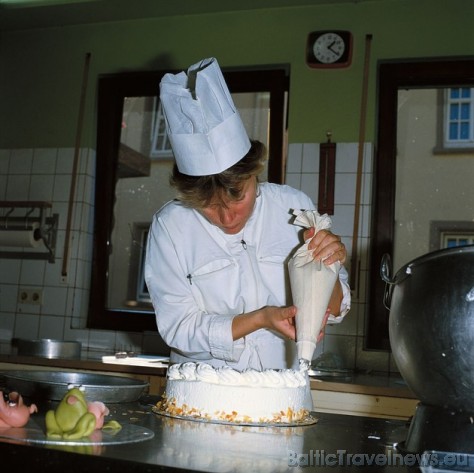 Tortes tiek gatavotas no dažādiem produktiem, piemēram, latvietim neierastās siera vai sīpolu kūkas 30969