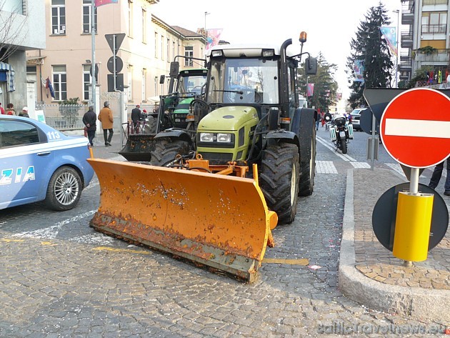 Tehnika pacietīga gaida sakopšanas laiku. Travelnews.lv pateicas fotogrāfiju autoram Ilgvaram Ābolam 31468