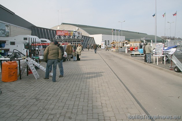 Izstāžu darba laiks: 27.un 28. martā 10.00–19.00, bet 29. martā 10.00–17.00. Ieejas biļetes cena Ls 3,50; Pensionāriem, skolēniem – Ls 2,00; Ģimenei ( 31740