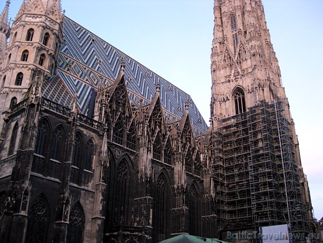 Lielā Vīnes Sv. Stefana katedrāle. Tā ir viens no pilsētas slavenākajiem apskates objektiem, būvēta 1147. gadā. Ilgu laiku tā bija augstākā celtne Eir 31889