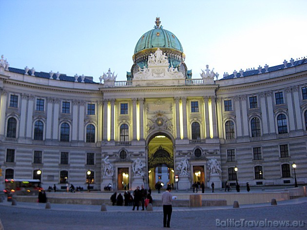 Hofburg nacionālā bibliotēka 31895