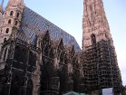 Lielā Vīnes Sv. Stefana katedrāle. Tā ir viens no pilsētas slavenākajiem apskates objektiem, būvēta 1147. gadā. Ilgu laiku tā bija augstākā celtne Eir 8