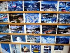 Tūristus priecē daudzveidīgās pastkartes, kuras turpat vietējos veikaliņos ikviens var iegādāties... 17