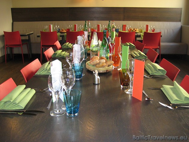 Restorānā viesi var baudīt gan tradicionālus franču ēdienus, gan internacionālu virtuvi 32232