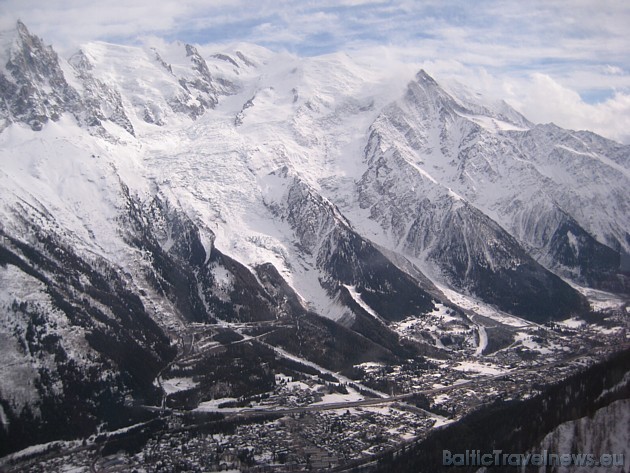 Šamonī (Chamonix) kalnu kūrorts atrodas Eiropas augstākās virsotnes Monblāna (4810 m) kalna piekājē 32242