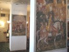 Senie sienu gleznojumi ir veiksmīgi savienoti ar viesnīcas interjeru 18
