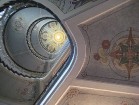 Namā atrodas vītņveida kāpņu telpa ar ornamentāliem griestu gleznojumiem, kas, iespējams, veidoti pēc izcilā latviešu gleznotāja Jaņa Rozentāla metiem 3