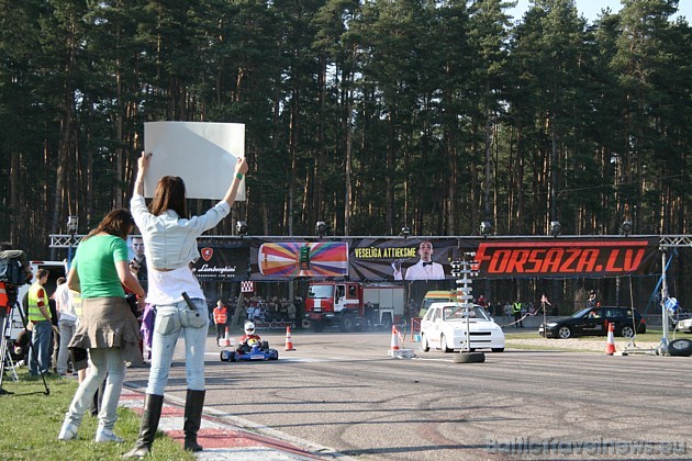 Kurš ātrāks Opel Corsa vai kartings? 32635