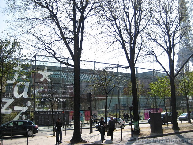 Muzejs Branly atrodas Parīzes centrā, Branly ielā 37 32685