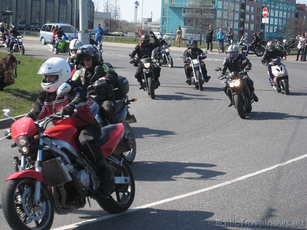 Ikvienam ceļu satiksmes dalībniekam nu ir jārēķinās, ka uz ceļiem aizvien vairāk būs motobraucēju 32732