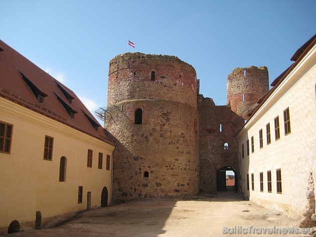 Bauskas pils celta Livonijas ordeņa mestra Heidenreiha Finkes fon Overberga valdīšanas laikā (1439–1450). Bauskas pils iekšpagalms 32764