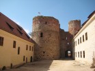 Bauskas pils celta Livonijas ordeņa mestra Heidenreiha Finkes fon Overberga valdīšanas laikā (1439–1450). Bauskas pils iekšpagalms 2