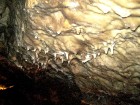 Alās var apbrīnot stalaktītu un stalagmātu brīnumainās formas un krāsas 2