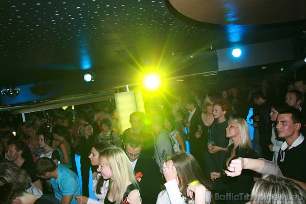 Naktsklubā Amber Night tiek rīkoti muzikāli tematiskie pasākumi, kur uzstājas vietējās un ārzemju grupas un DJ 32838