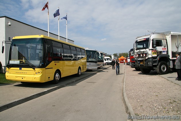 Autobusi un Dakāras rallija smagās automašīnas 32974