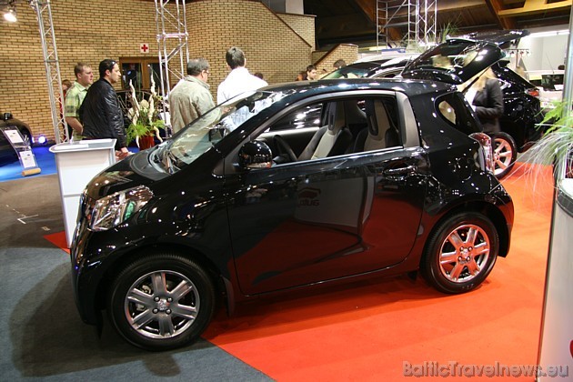 Izstādes jaunums ir Toyota iQ 33007