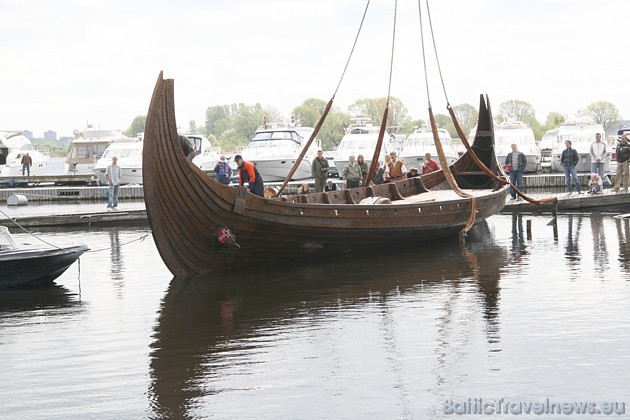 2009.gada 9.maijā, Daugavas ūdeņos pirmo reizi tika nolaista divus gadus latviešu amatnieku darinātais autentiskais kuģa prototips senajam Vikingu kuģ 33040
