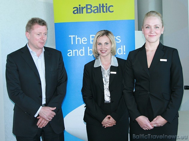 Bertolts Fliks kopā ar airBaltic Business Lounge komandas vadību 33156