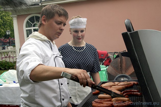 Vairāk saules virtuves meistari svaigā gaisā kārdina ogrēniešus 33356