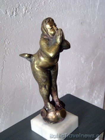 Miniatūru skulptūrām ir satīrisks raksturs 33459