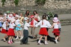 Ikšķiles estrādē kopīgā deju solī devās mazie bērnudārza bērni 4