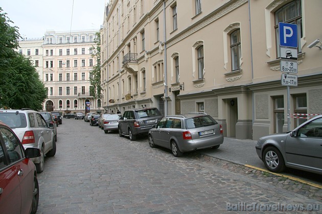 2009.gada 17.jūlijā Alberta ielā 1-8a vēsturiskajā būvfirmas “Šēls un Šefels” 1901.gadā celtajā namā durvis ver Olgas Hļebņikovas mākslas galerija 34232