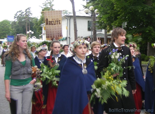 Gājienā piedalījās Jūrmalas tautas mākslas deju kolektīvi Vēlreiz, Tapa, Zālīte un Ābelīte, kori - Jūrmala, Vaivari, Lira, Spārnos un Dziesmu vara 34438