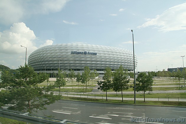 Minhenē atrodas futbola stadions Allianz Arena, kas var ietilpināt līdz 69 000 futbola fanu. Interneta vietne - www.allianz-arena.de 34644