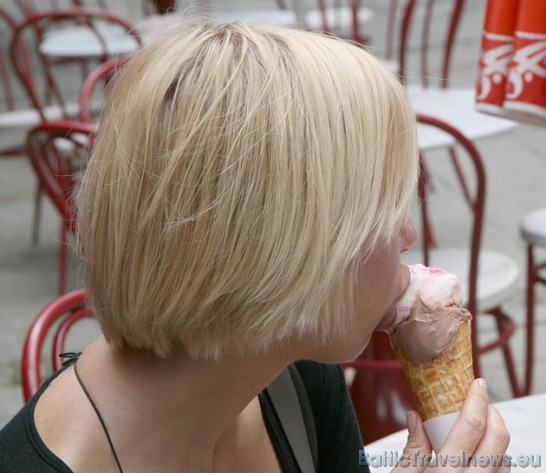 Reber piedāvā arī savu saldējumu, lai gan lielāka popularitāte pieder Mocarta konfektēm. Sīkāka informācija - www.reber.com 34745