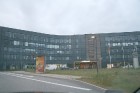 Braucot no Lībekas pasažieriem, lai tiktu uz prāmi ir jānogriežas uz Skandinaviankai-Nord prāmju piestātni, kur reģistrācija notiek lielajā biroju ēkā 2