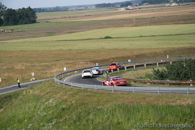 Sacīkšu automašīnas izmantoja vairāku līmeņu krustojumu, lai 334 apļos sasniegtu 1000 km robežu 35342