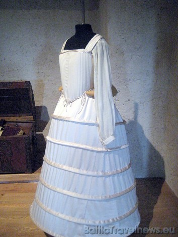 Muzejpedagoģiskās programmas ietvaros var iepazīt ģērbšanās kultūra Kurzemes hercogistē ar kostīmu demonstrējumiem 35462