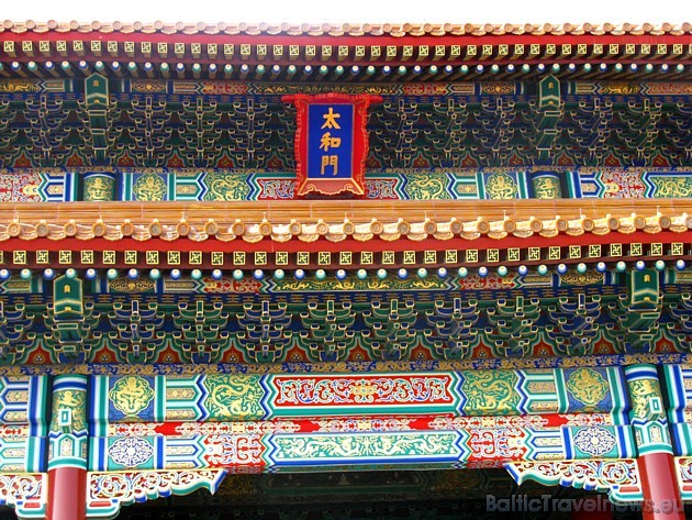 Krāsu un ķīniešu ornamentiem bagātā arhitektūra 35491