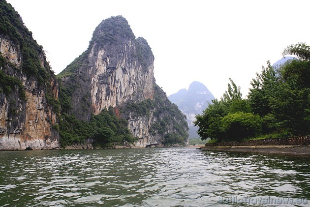 Ceļotājiem ir iespējams doties kruīzā pa Lī upi ar bambusa laivām 35493