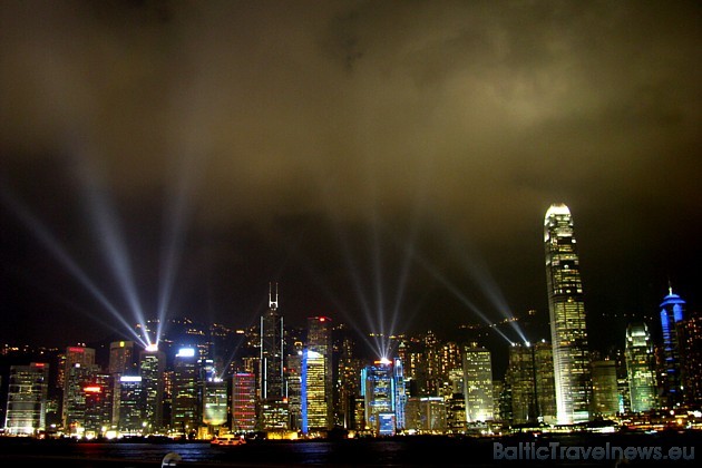 Honkongas nakts šovs – Debesskrāpju simfonija 35512