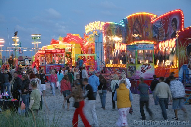 TELE2 Baltic Beach Party - karuseļi un citas izklaides vietas piepildīja pludmali 35573