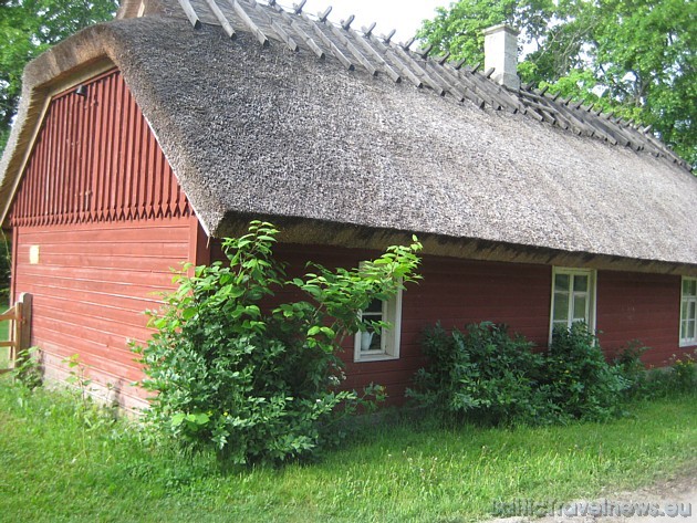 Koguvas ciema ēkas datētas ar 1880.–1930. gadu. Šo māju celtniecībai izmantots tikai cirvis 35633