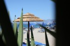 Eloundā ir vairākas pludmales, kurās par simbolisku samaksu var gulēt arī uz saulošanās krēsliem (sunbediem). Visas pludmales ir ar starptautiski atzī 9