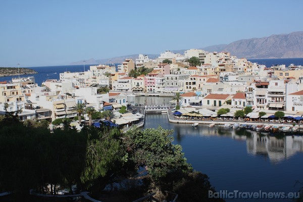 Skats uz pilsētu. Sala tiek uzskatīta par pašu modernāko Krētas kūrortu un tiek dēvēta par „Krētas San-Tropēzu” 35948