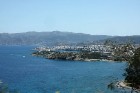Mirabello piekraste ar Agios Nikolaos pilsētu veido vienu no salas pievilcīgākajām vietām. Agios Nikolaos atrodas salas vislielākā – Mirabello līča kr 1