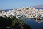 Skats uz pilsētu. Sala tiek uzskatīta par pašu modernāko Krētas kūrortu un tiek dēvēta par „Krētas San-Tropēzu” 6