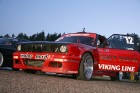 Micke Svensson (BMW E36 M3), kura automašīnā ir iebūvēts BMW M5 motors ar vairāk nekā 500 zirgspēkiem 3