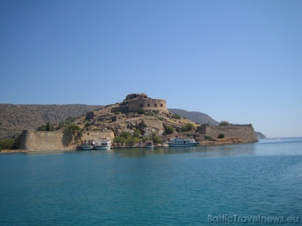 Spinalongas saliņa atrodas Krētā, Eloundas līcī. Oficiālais nosaukums salai - Kalidon 36003