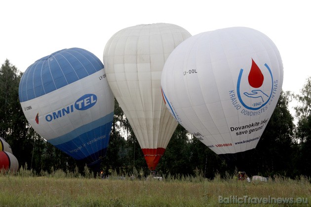 Festivāla programmas būtiska sastāvdaļa bija gaisa balonu lidojumi, kuru laikā piloti demonstrēja savu meistarību 36044