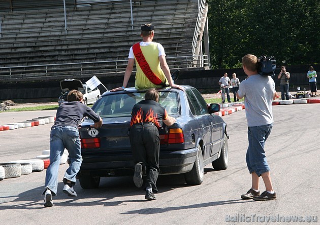 BMW fani varēja pārbaudīt savus spēkus dažādās izveicības sacensībās 36150