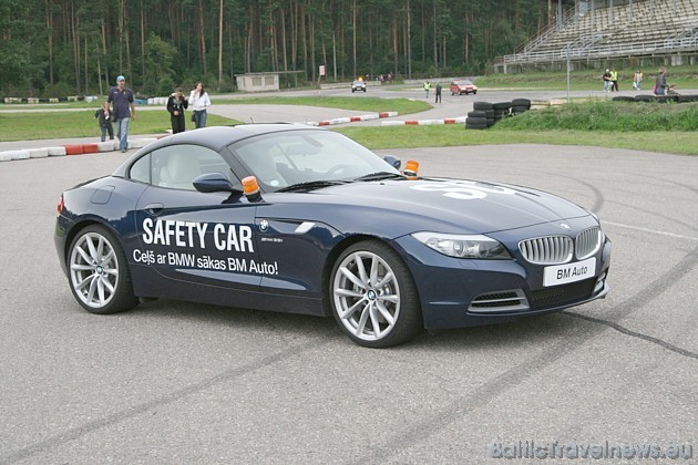 BMW oficiālais dīlers BM Auto piedāvā sacensību Safety car 36300