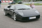 Skatītāju skatienus piesaistīja arī Lamborghini spēkrats 15